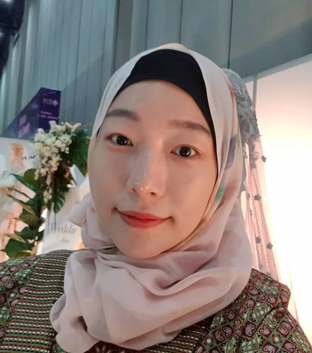 seleb cantik Korea pakai hijab berbagai sumber
