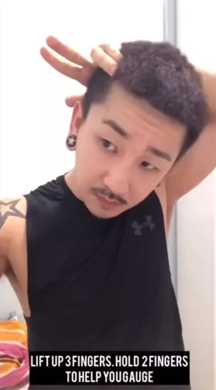 Potong rambut di rumah © 2020 brilio.net