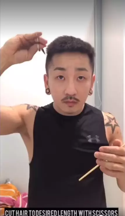 Potong rambut di rumah © 2020 brilio.net