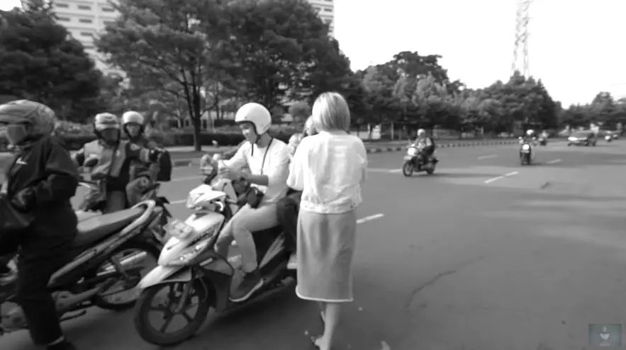 nikita mirzani berbagi rezeki © 2020 brilio.net