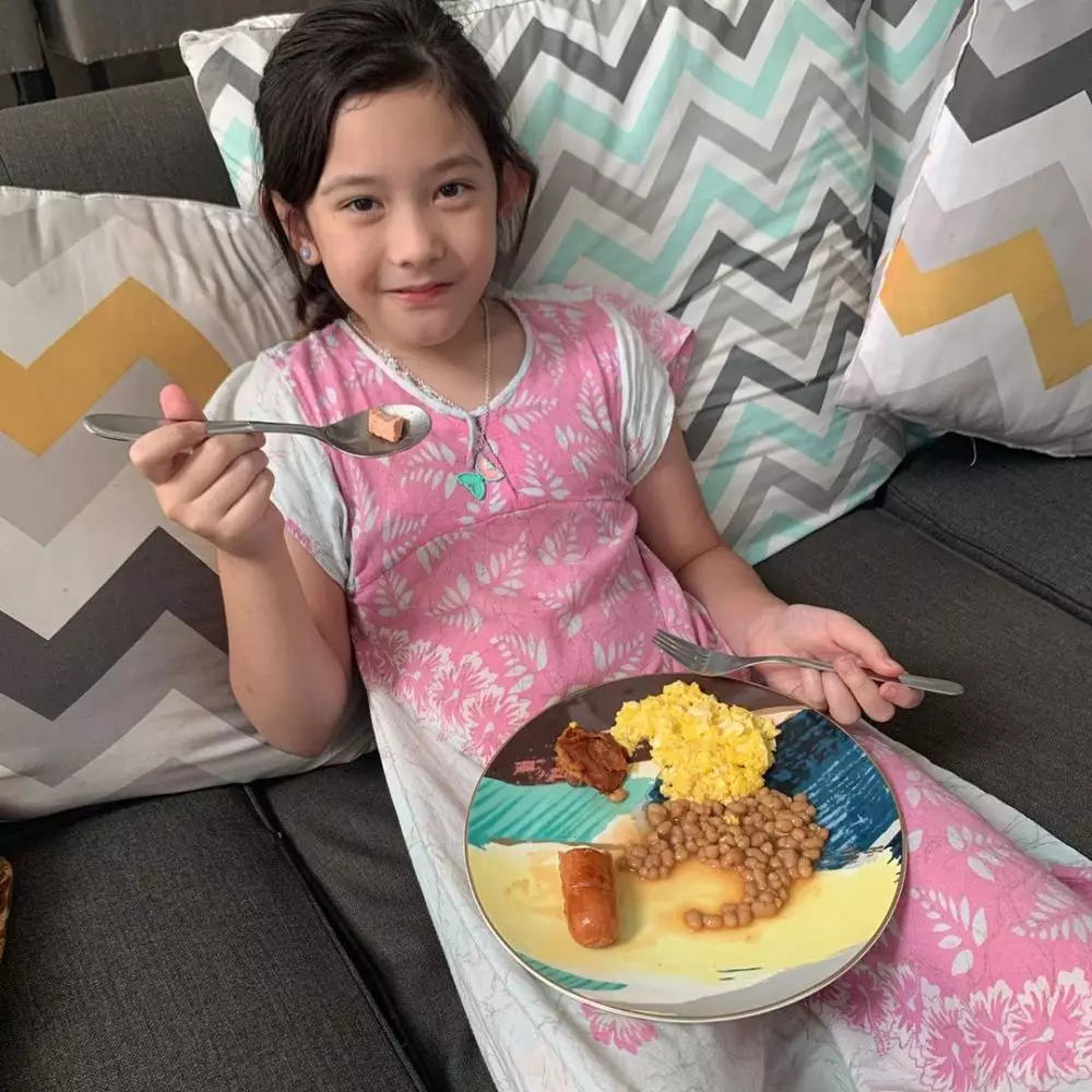 Potret Mikhaela putri tunggal Nafa Urbach © 2020 instagram.com