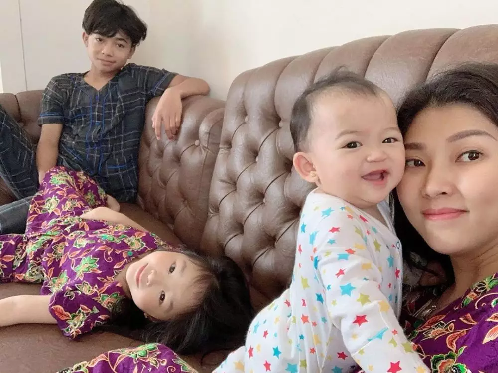 thalia dan sarwendah daster © 2020 brilio.net thalia dan sarwendah daster © 2020 brilio.net