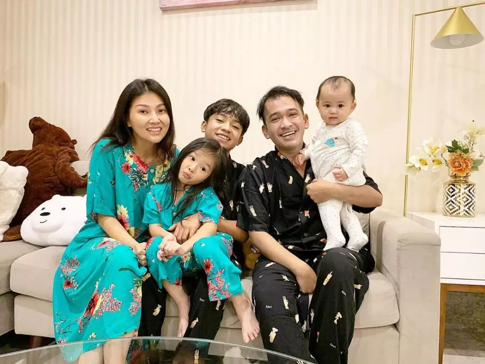 thalia dan sarwendah daster © 2020 brilio.net thalia dan sarwendah daster © 2020 brilio.net