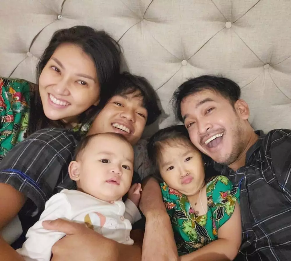 thalia dan sarwendah daster © 2020 brilio.net thalia dan sarwendah daster © 2020 brilio.net