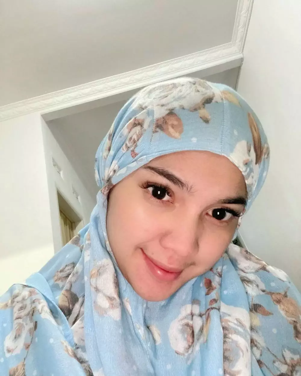 Raya Kitty pakai hijab instagram