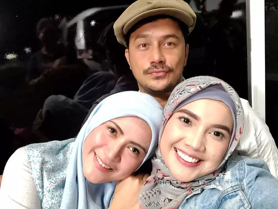 Raya Kitty pakai hijab instagram