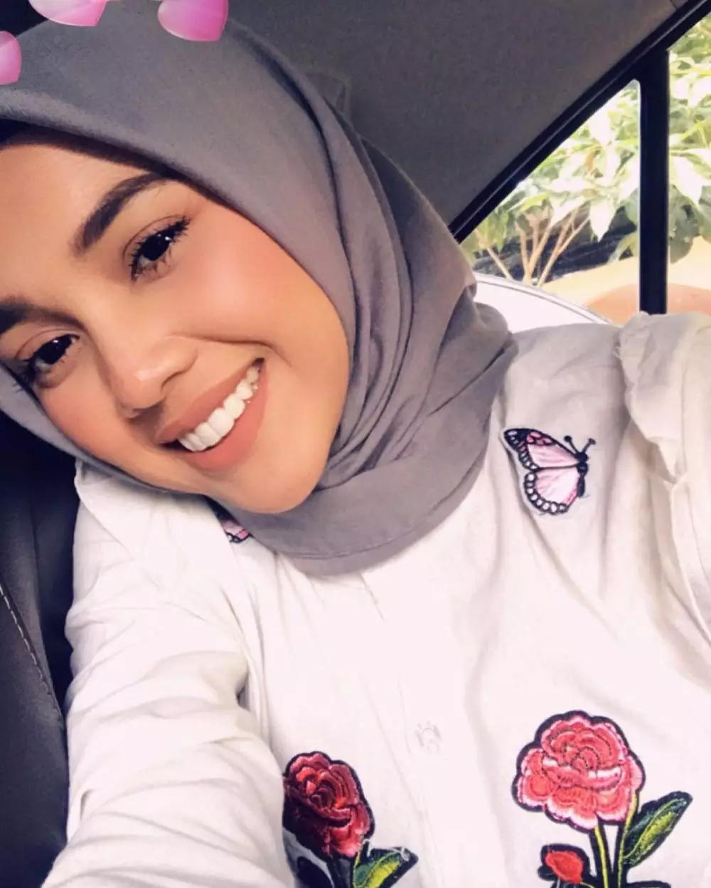 Raya Kitty pakai hijab instagram