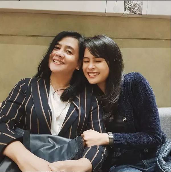 7 momen manis Maudy Ayunda dan ibunya Instagram
