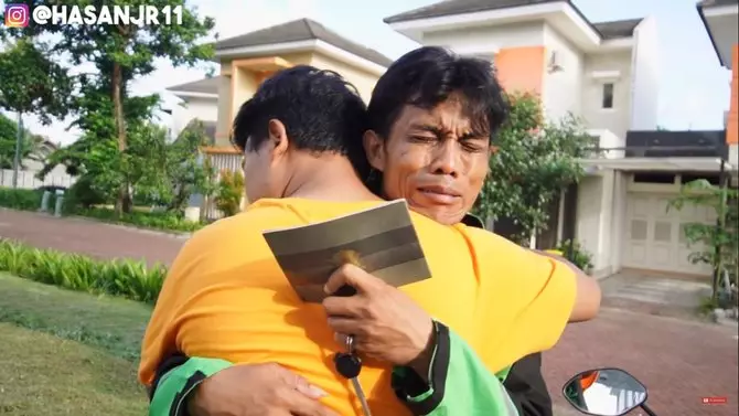 Antar duit Rp 100 juta, driver ojek online dapat kejutan tak terduga © 2020 youtube.com