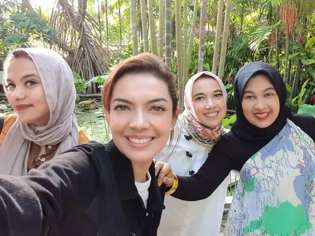 10 Potret Najwa Shihab dan 3 saudarinya, sama-sama cantik & pintar © 2020 instagram.com 10 Potret Najwa Shihab dan 3 saudarinya, sama-sama cantik & pintar © 2020 instagram.com