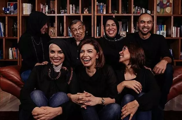 10 Potret Najwa Shihab dan 3 saudarinya, sama-sama cantik & pintar © 2020 instagram.com 10 Potret Najwa Shihab dan 3 saudarinya, sama-sama cantik & pintar © 2020 instagram.com