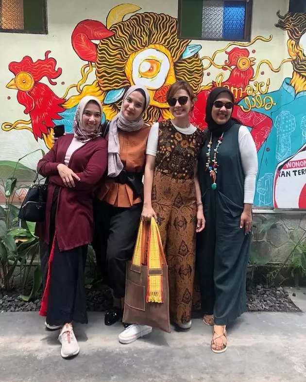 10 Potret Najwa Shihab dan 3 saudarinya, sama-sama cantik & pintar © 2020 instagram.com 10 Potret Najwa Shihab dan 3 saudarinya, sama-sama cantik & pintar © 2020 instagram.com