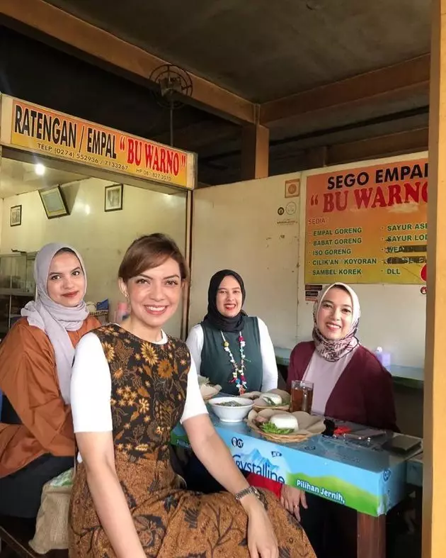 10 Potret Najwa Shihab dan 3 saudarinya, sama-sama cantik & pintar © 2020 instagram.com 10 Potret Najwa Shihab dan 3 saudarinya, sama-sama cantik & pintar © 2020 instagram.com