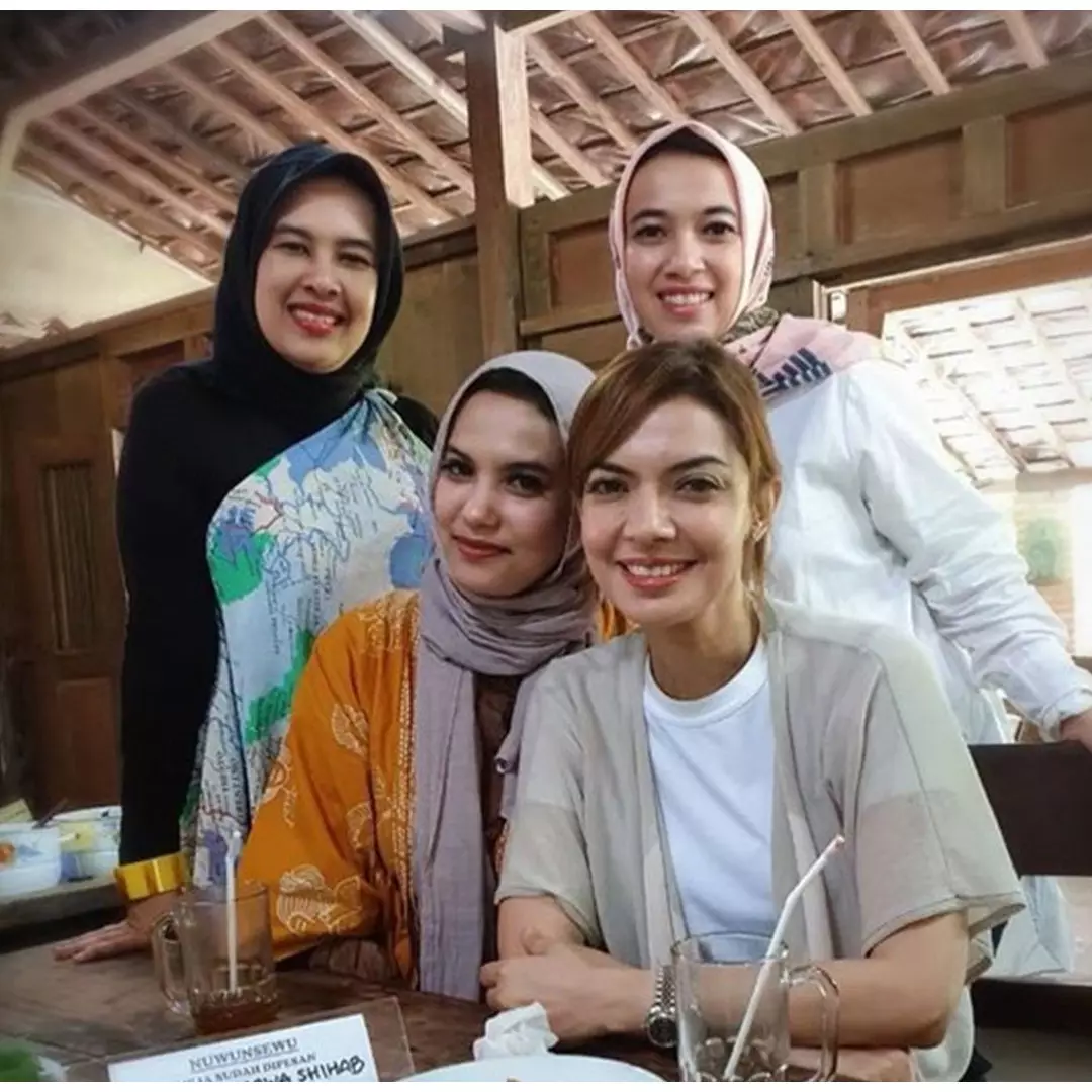 10 Potret Najwa Shihab dan 3 saudarinya, sama-sama cantik &amp; pintar