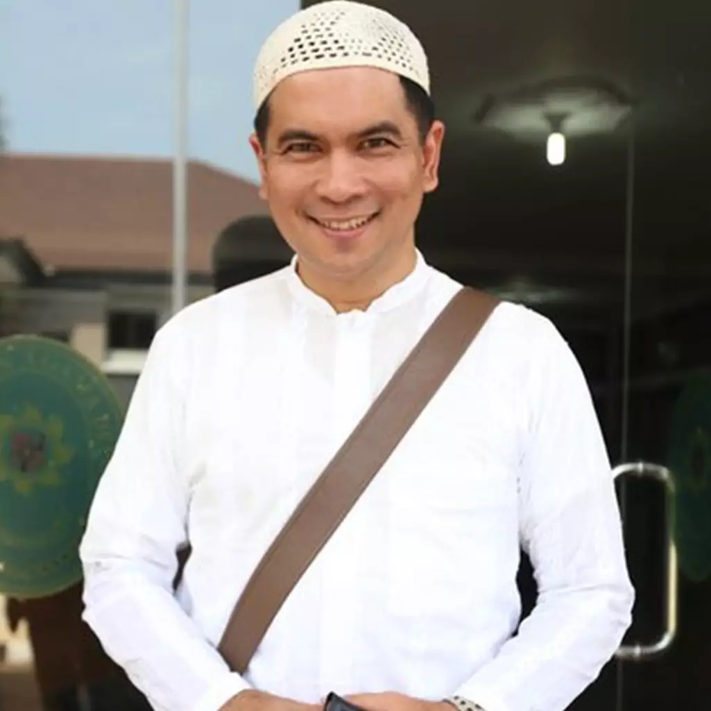 9 Penampakan rumah Krisna Mukti, bak galeri penuh barang antik