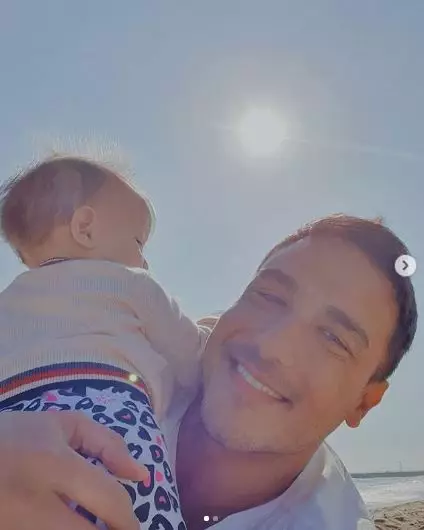 9 Potret manis Hamish Daud asuh baby Zalina, luwes banget © 2020 instagram.com 9 Potret manis Hamish Daud asuh baby Zalina, luwes banget © 2020 instagram.com