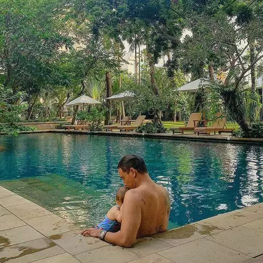 9 Potret manis Hamish Daud asuh baby Zalina, luwes banget © 2020 instagram.com 9 Potret manis Hamish Daud asuh baby Zalina, luwes banget © 2020 instagram.com