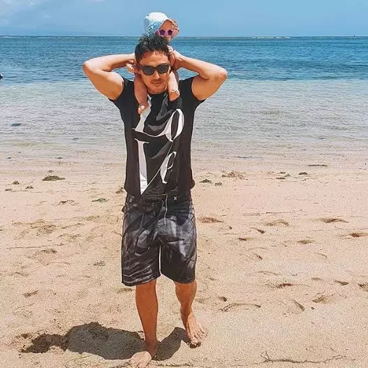 9 Potret manis Hamish Daud asuh baby Zalina, luwes banget © 2020 instagram.com 9 Potret manis Hamish Daud asuh baby Zalina, luwes banget © 2020 instagram.com