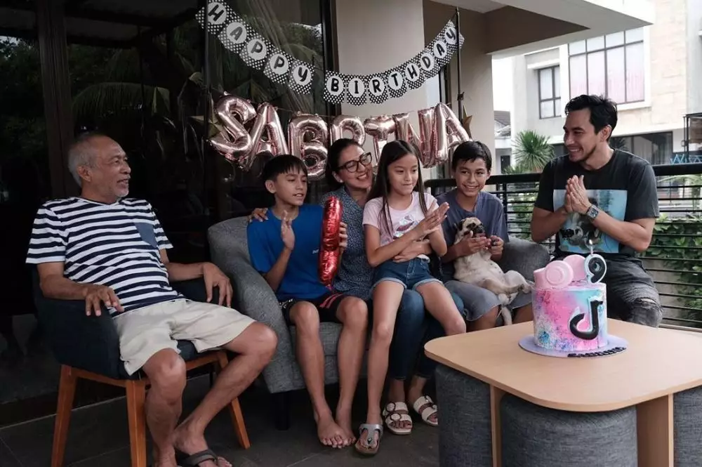 ultah anak Donna Agnesia di rumah saja Instagram