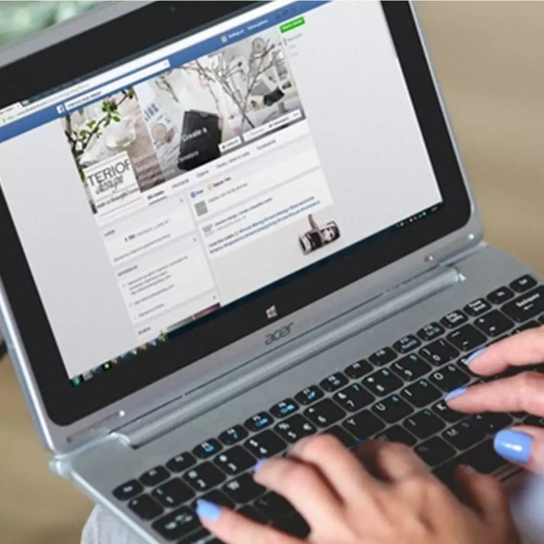 40 Kata-kata status FB yang banyak di-like, menghibur dan super keren