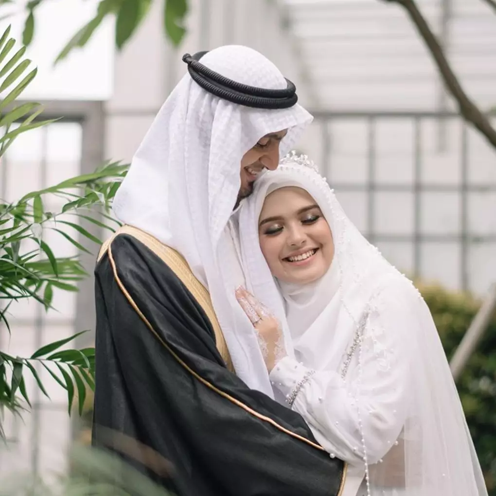 7 Potret mesra Vebby Palwinta &amp; Razi Bawazier usai menikah