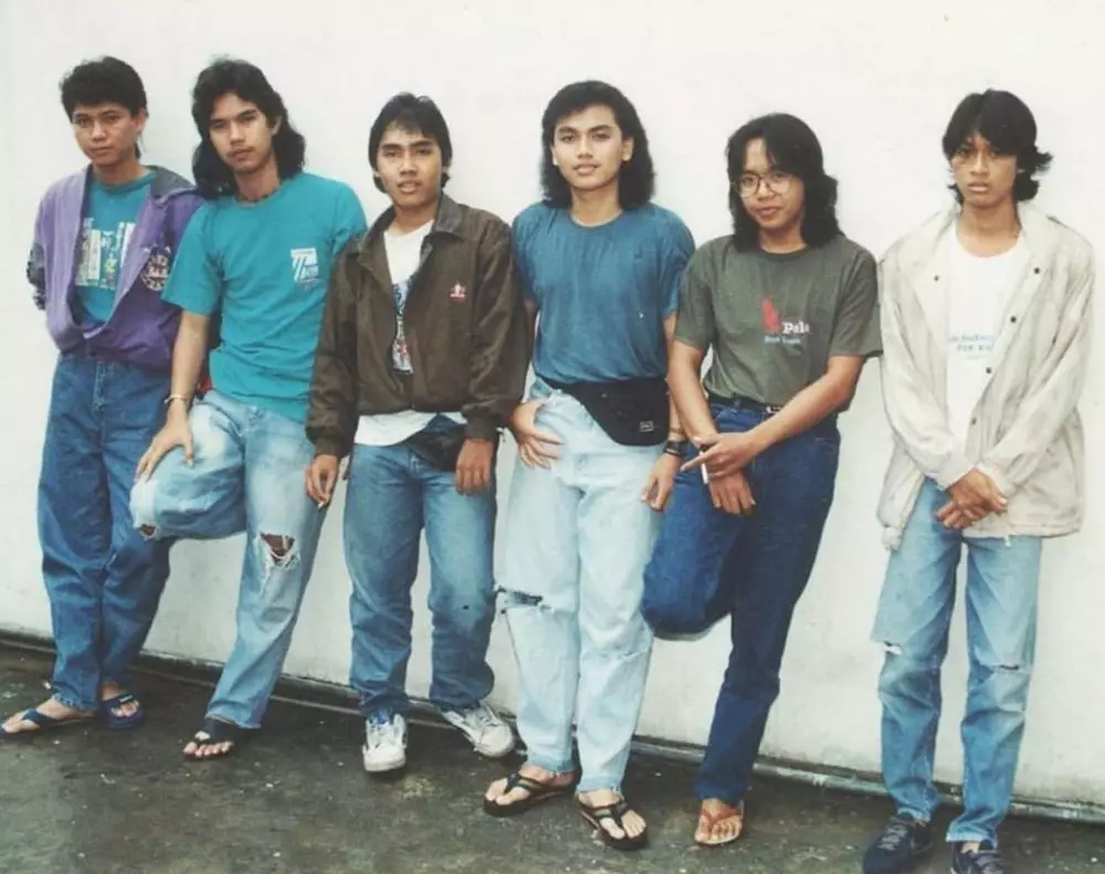 Potret lawas Dewa 19 bareng Erwin © 2020 Instagram/@ari_lasso ; Instagram/@wa2n_juniarso