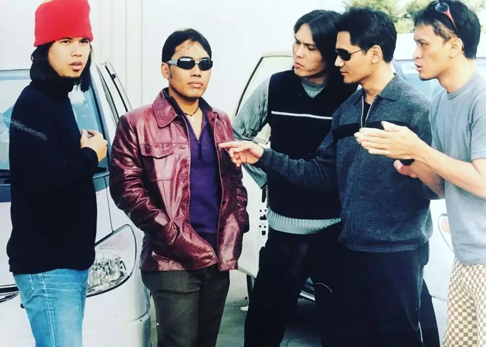 Potret lawas Dewa 19 bareng Erwin © 2020 Instagram/@ari_lasso ; Instagram/@wa2n_juniarso