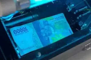 Cegah penyebaran corona, mahasiswa ini bikin alat sterilisasi uang