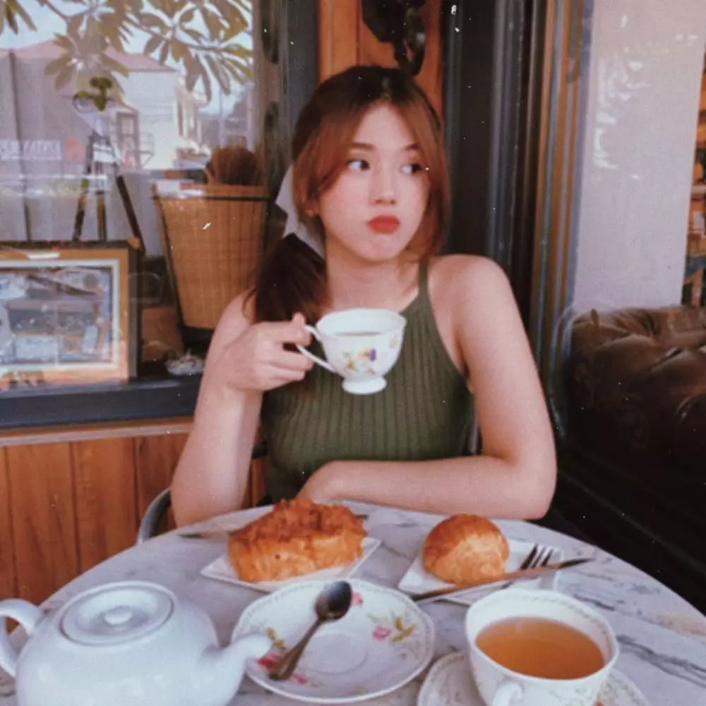 Gaya Melly Krista  © 2020 Instagram/@xeesoxee ;  Instagram/@kkrriiista