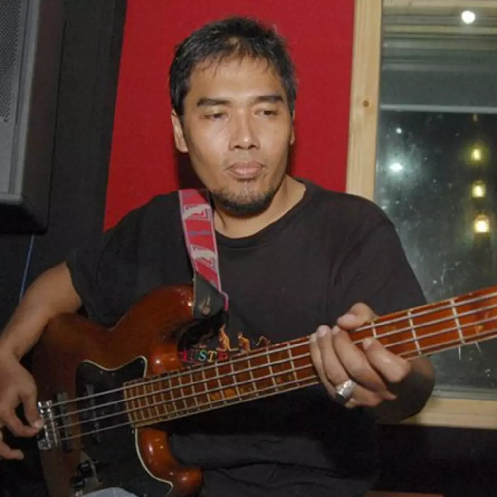 7 Lagu ciptaan Erwin Prasetya eks Dewa 19, hits penuh kenangan