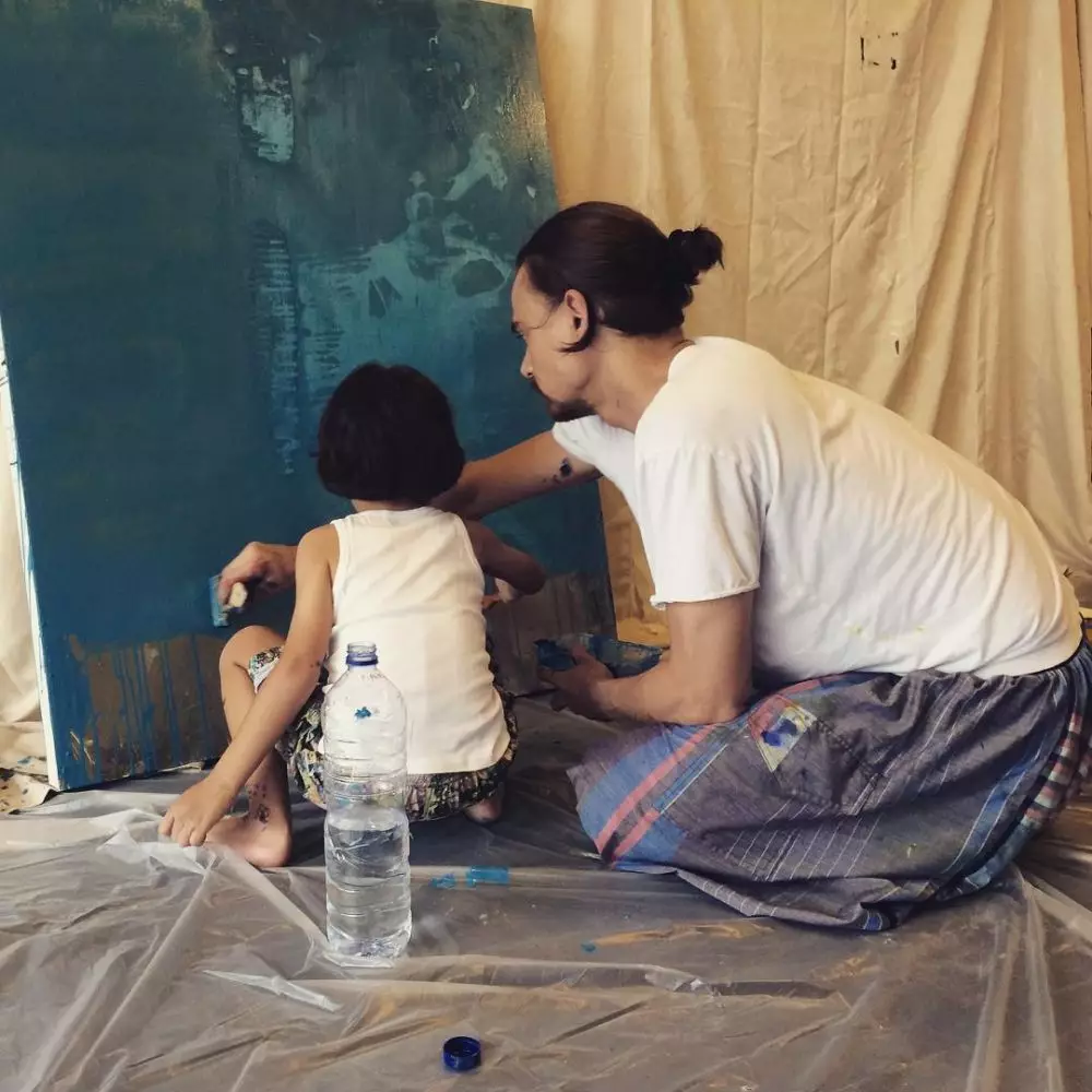 Potret Noah Sinclair melukis © 2020  Instagram/@ashrafsinclair ; Instagram/@dida_sinclair