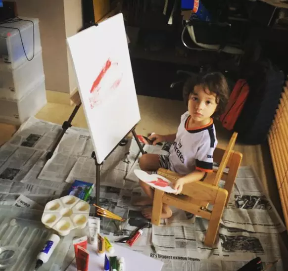 Potret Noah Sinclair melukis berbagai sumber