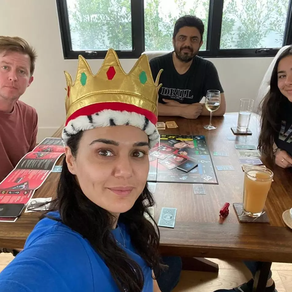 Potret aktivitas 8 seleb Bollywood saat karantina di rumah