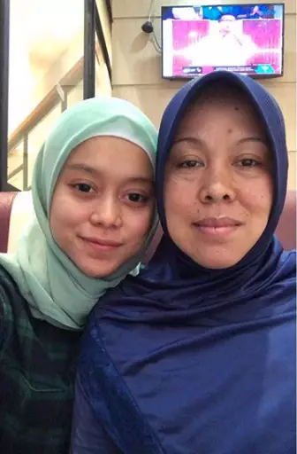 Kedekatan Lesty Kejora & ibunda © 2020 brilio.net Kedekatan Lesty Kejora & ibunda © 2020 brilio.net