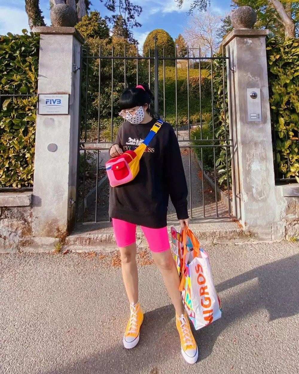 Seleb dandan nyentriki memakai masker © 2020 brilio.net