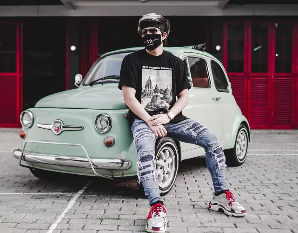 Seleb dandan nyentriki memakai masker © 2020 brilio.net