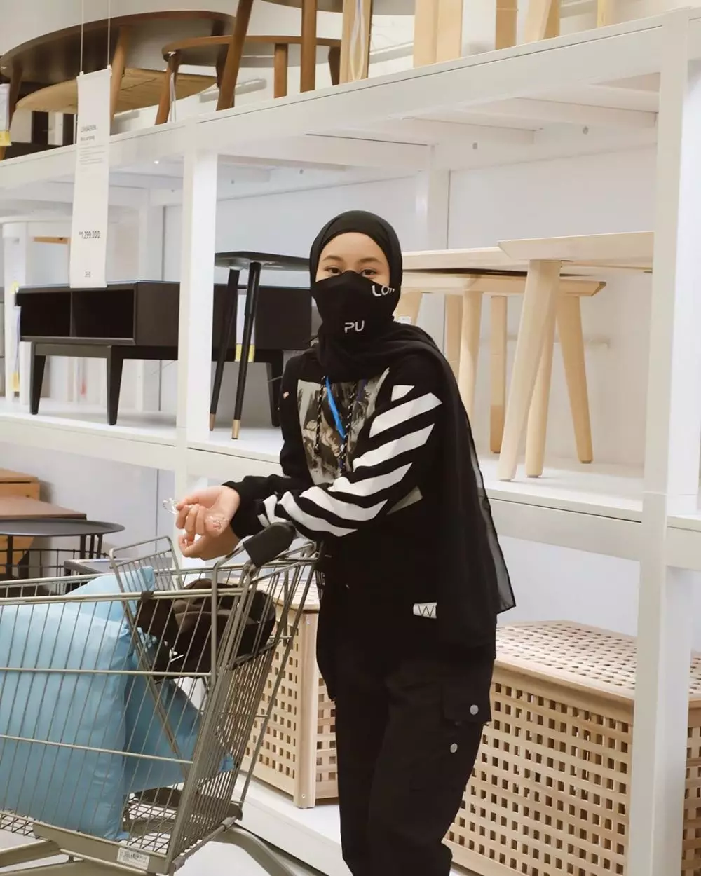 Seleb dandan nyentriki memakai masker © 2020 brilio.net