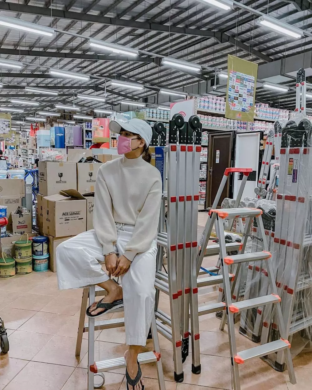 Seleb dandan nyentriki memakai masker © 2020 brilio.net