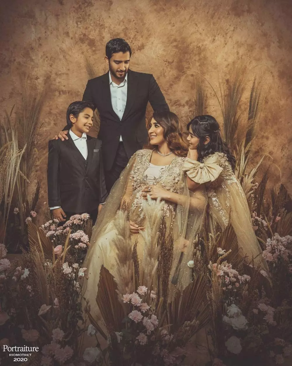 Gaya pemotretan maternity Tania Nadira © 2020 brilio.net Gaya pemotretan maternity Tania Nadira © 2020 brilio.net