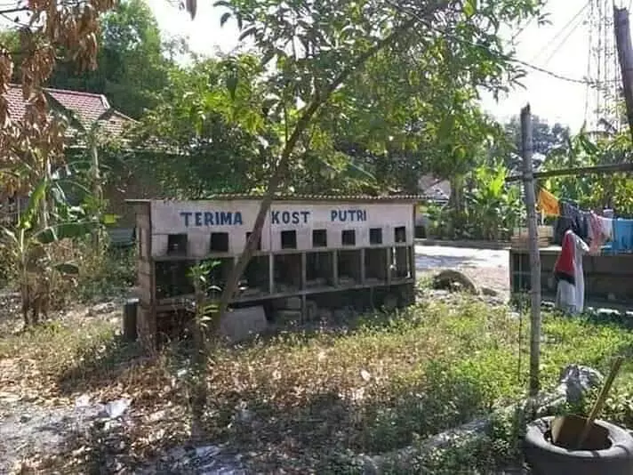 tulisan spanduk salah tempat © 2020 1cak.com