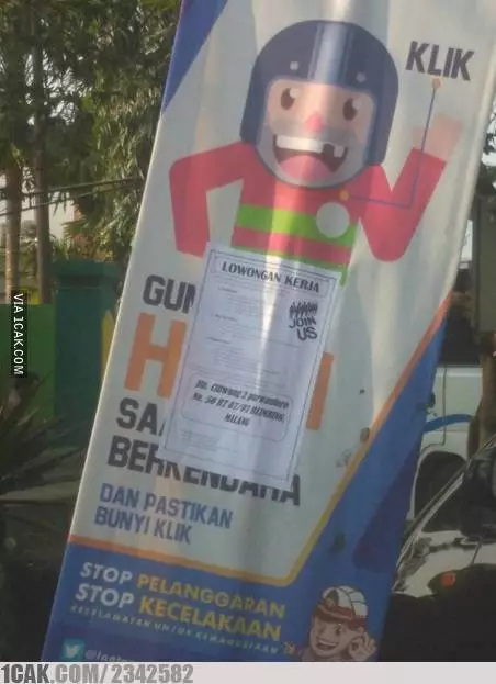 tulisan spanduk salah tempat © 2020 1cak.com