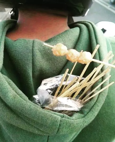 lifehack nyeleneh pakai baju © 2020 instagram.com