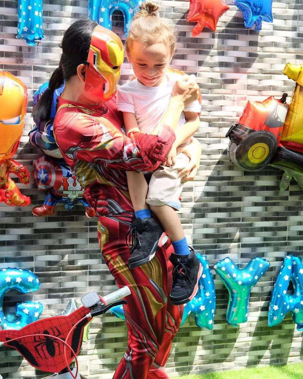 momen perayaan ulang tahun anak Melaney instagram momen perayaan ulang tahun anak Melaney instagram