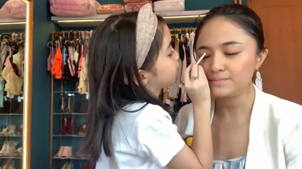 Sienna Ameerah dandani Marshanda youtube