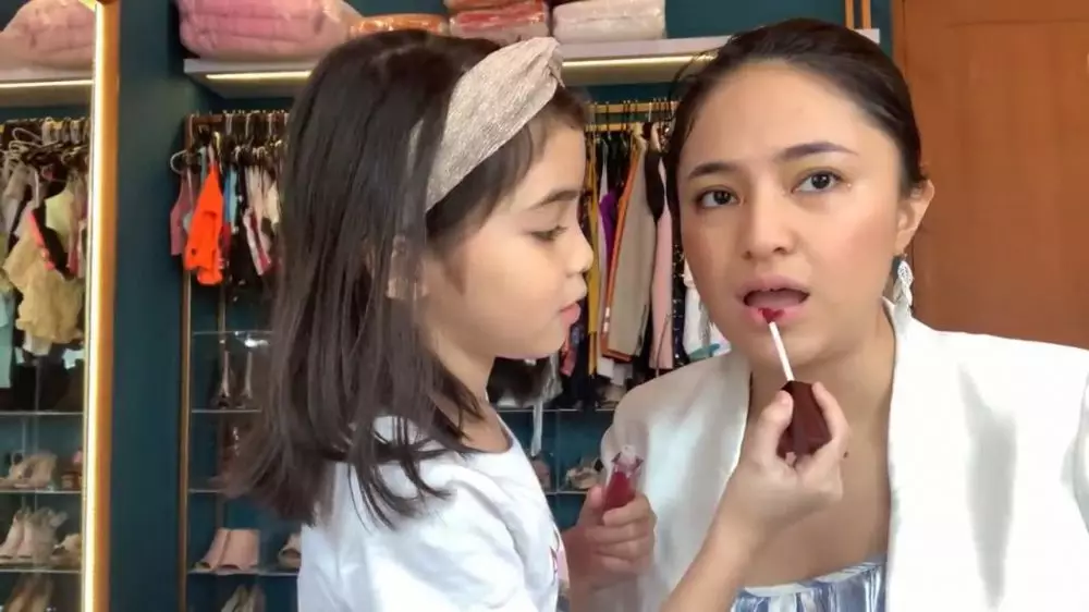 Sienna Ameerah dandani Marshanda youtube