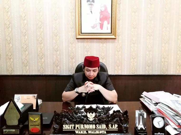 Ruang kerja Pasha Ungu Instagram 