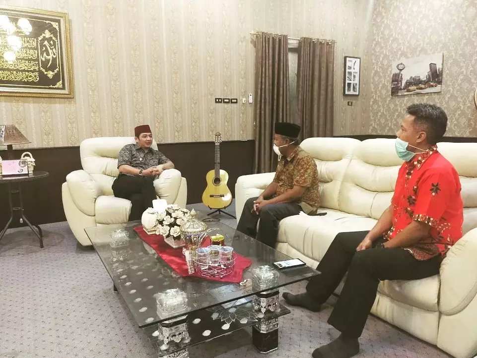 Ruang kerja Pasha Ungu Instagram 