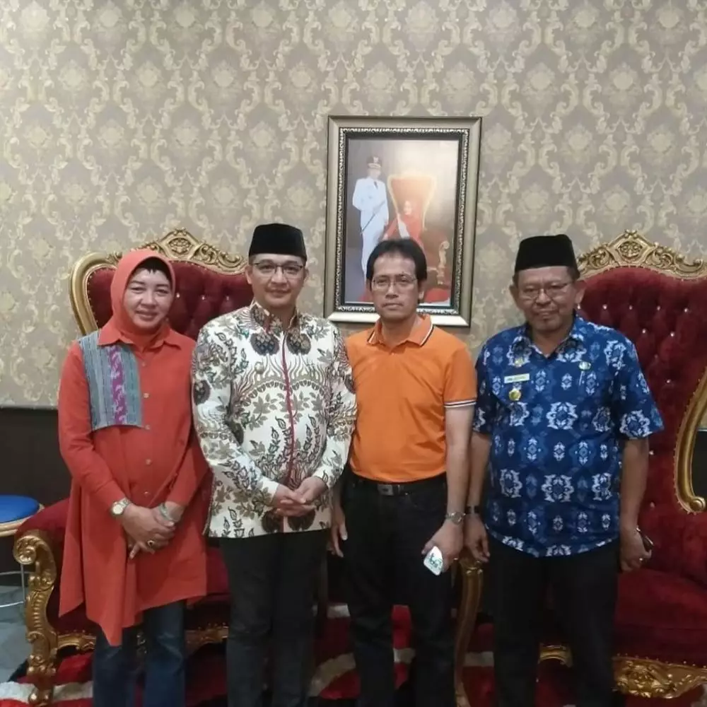 Ruang kerja Pasha Ungu Instagram 