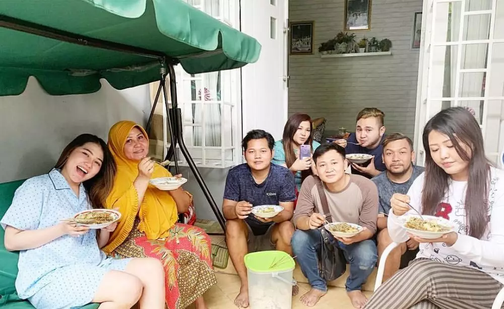 Via Vallen baju tidur instagram Via Vallen baju tidur instagram