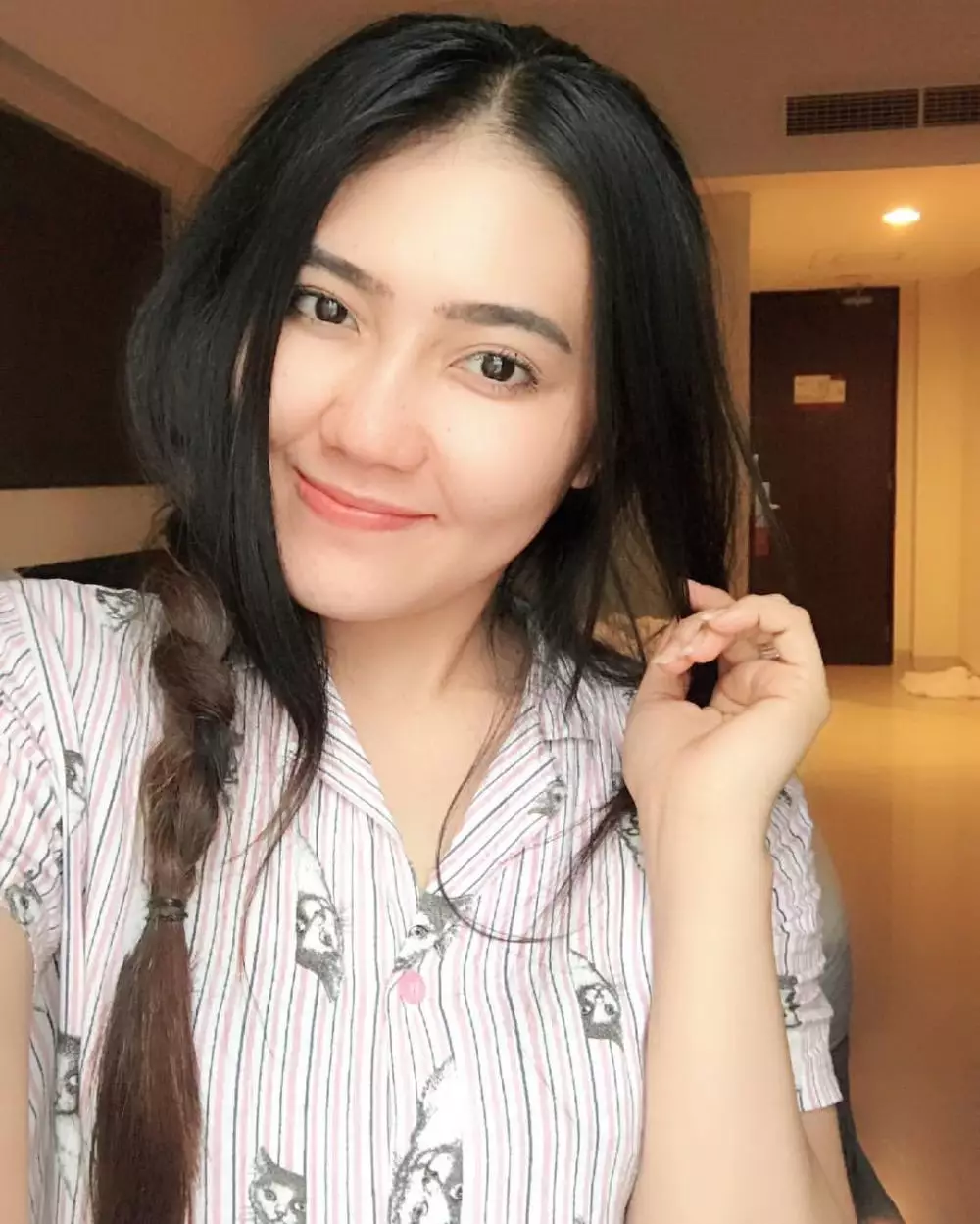 Via Vallen baju tidur instagram Via Vallen baju tidur instagram